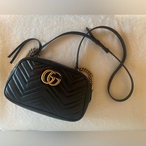 Authentic GUCCI GG Marmont Shoulder Bag (Medium)